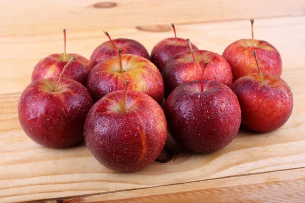 Pommes Rouges Mûres Sur Table Bois — Photo