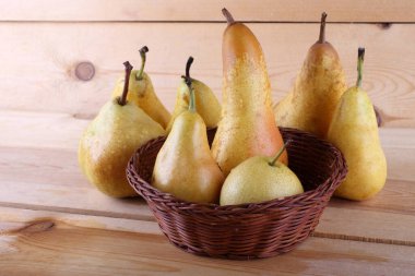 Taze olgun armutlara yakın.