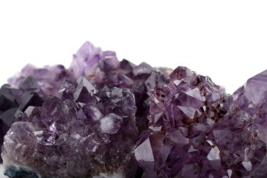 Ametist beyaz üzerine izole