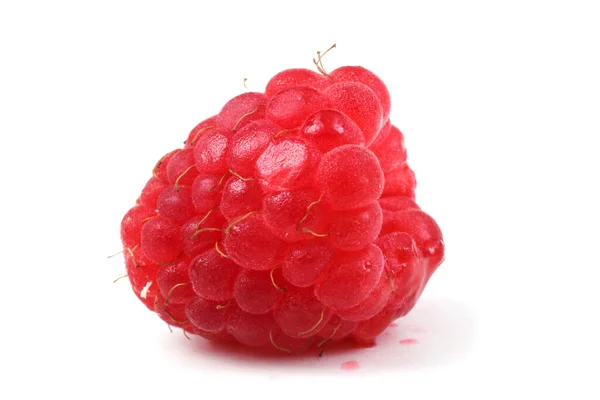 Reife Himbeeren Isoliert Auf Weißem Hintergrund — Stockfoto