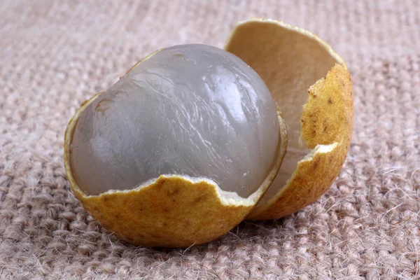 Geschälter Longan Auf Absackung — Stockfoto