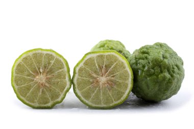 Beyazda izole edilmiş Kaffir kireci