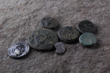 Taş üstünde antik paralar. Yunanistan.