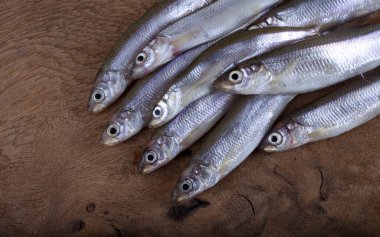 Kesme tahtasındaki balık eridi.