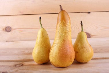 Taze olgun armutlara yakın.