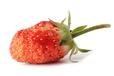 Beyaz arka planda izole edilmiş olgun çilek