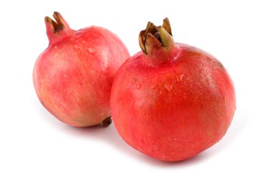 Beyaz üzerine izole edilmiş nar.