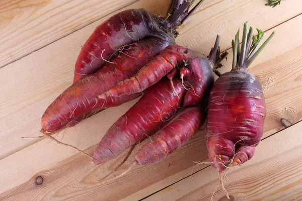 Red Ugly Carrot Table — Stock Photo, Image