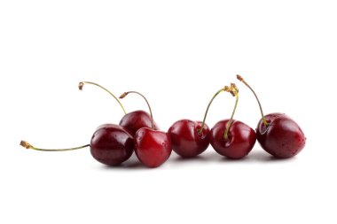 beyaz arkaplanda izole kirazlar