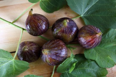 İncirler masada. Ülke biçimi