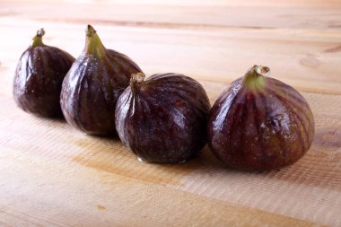 İncirler masada. Ülke biçimi