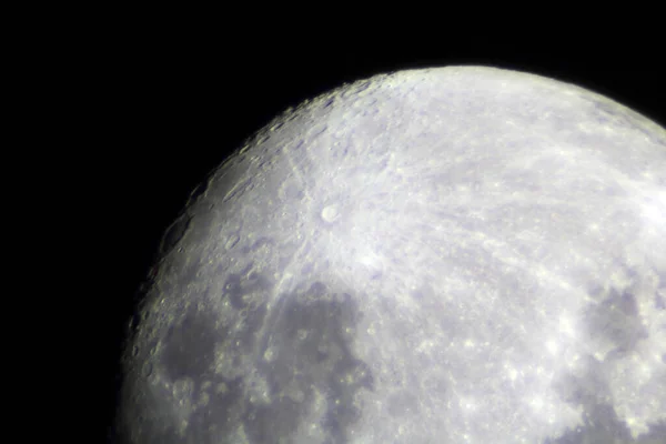 달에서 망원경까지 초점거리는 미터입니다 — 스톡 사진