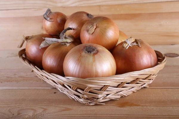 Zwiebeln Auf Dem Tisch Landhausstil — Stockfoto