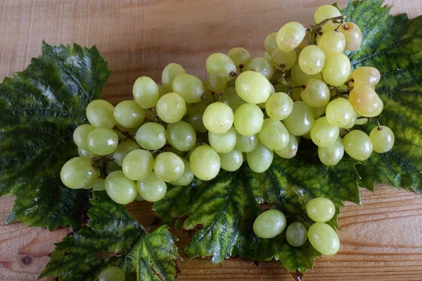 Зеленый Виноград Столе — стоковое фото