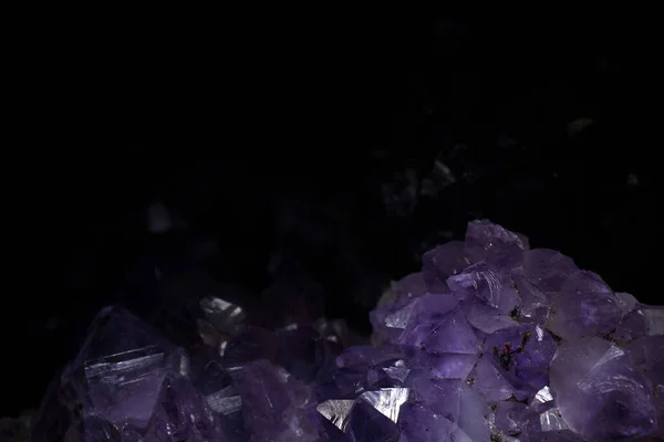 Amethyst Auf Schwarzem Hintergrund — Stockfoto