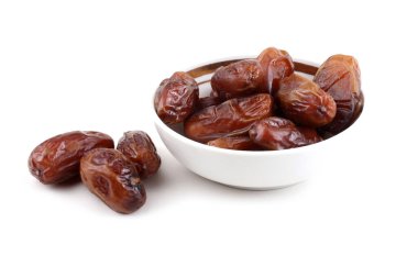 Beyaz üzerine ayrılmış meyveler