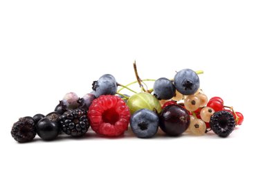 Beyaz arka planda izole edilmiş farklı meyveler