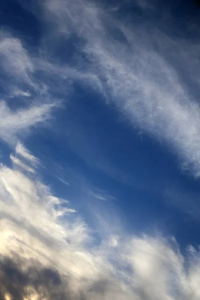 Kabarık Bulutlu Gökyüzü Arkaplanı — Stok fotoğraf