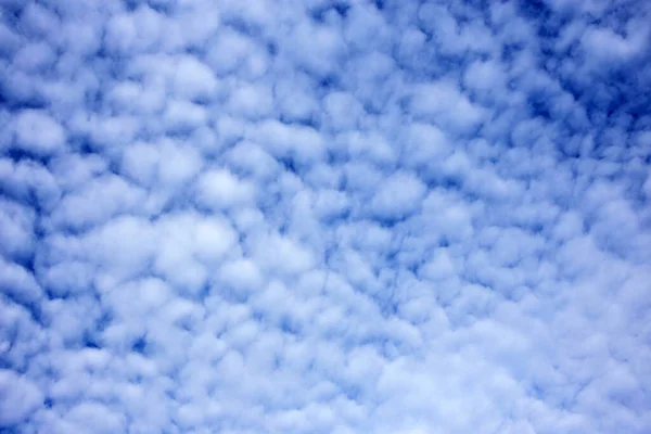 Puszyste Chmury Tle — Zdjęcie stockowe