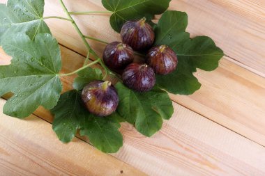 İncirler masada. Ülke biçimi