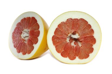 Pomelo meyvesi beyaza izole edilmiş.
