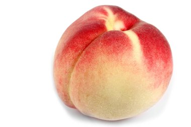 Beyaz arka planda izole edilmiş taze nektarin.