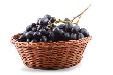 Kötü tabakta siyah üzüm