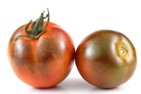 白い背景においしい熟したトマト — ストック写真