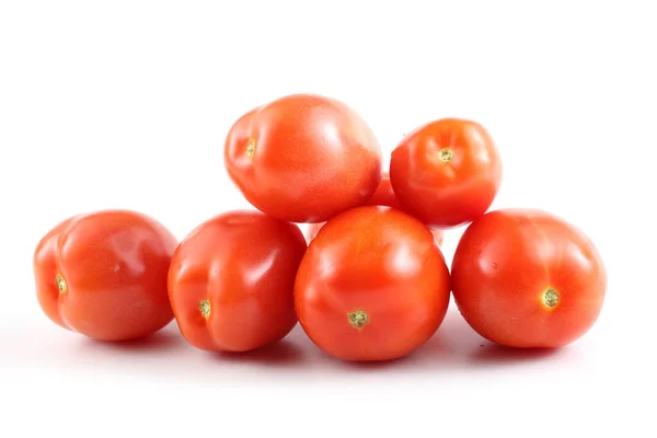 Sabrosos Tomates Maduros Sobre Fondo Blanco — Foto de Stock