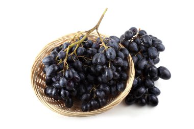 Hasır tabakta siyah üzüm