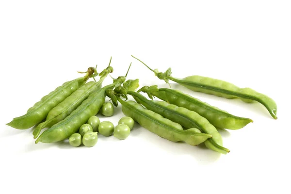 Ervilhas Verdes Isoladas Sobre Fundo Branco — Fotografia de Stock