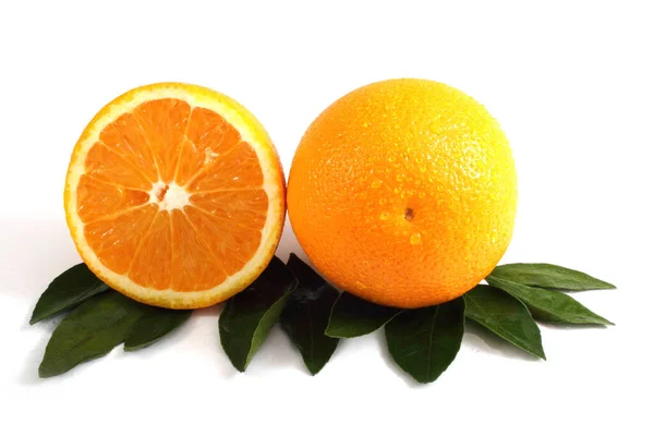 Naranjas Hojas Aisladas Sobre Fondo Blanco — Foto de Stock