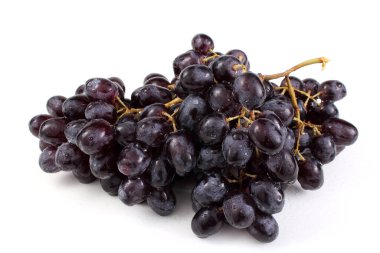 Siyah üzüm beyaz üzerine izole edilmiş.