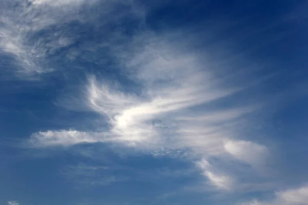 Flauschige Wolken Himmel Hintergrund — Stockfoto