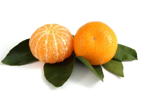 Mandarina Naranja Aislada Sobre Blanco — Foto de Stock