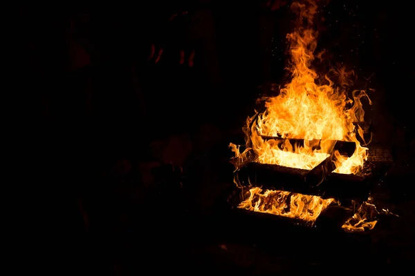 Сжигание Дров Летнем Барбекю — стоковое фото