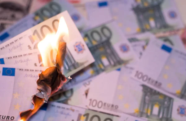 Sto Euro Účet Měně Pro Evropu Plamenech — Stock fotografie