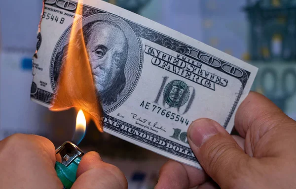 Burning one hundred dollar — Stock Photo, Image