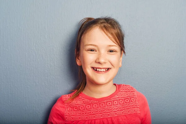 Portrait Jeune Préadolescente Ans Portant Haut Rose Debout Sur Fond — Photo