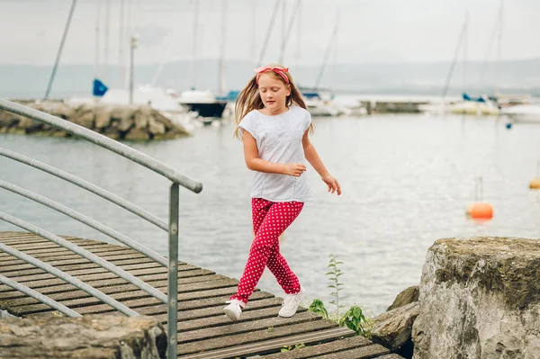 Happy Year Old Girl Having Fun Outdoors Playing Lake Nice — Stock Photo, Image