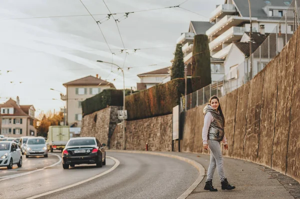 Outdoor Portrait Young Woman Posing City Street Wearing Silver Jacket — Stock Photo, Image