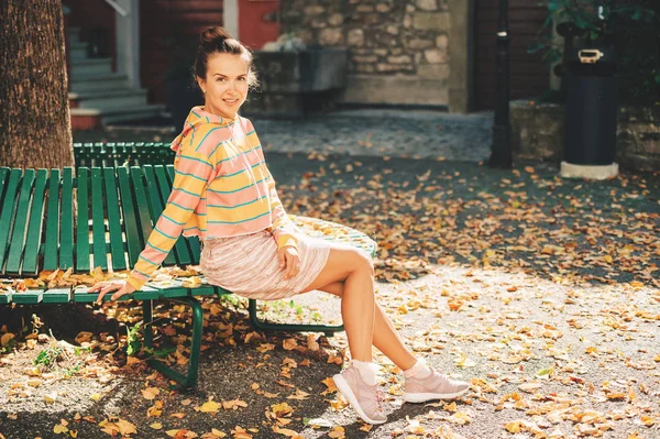 Autumn Portrait Young Beautiful Woman Sitting Bench Sun Light Wearing — Stock Photo, Image