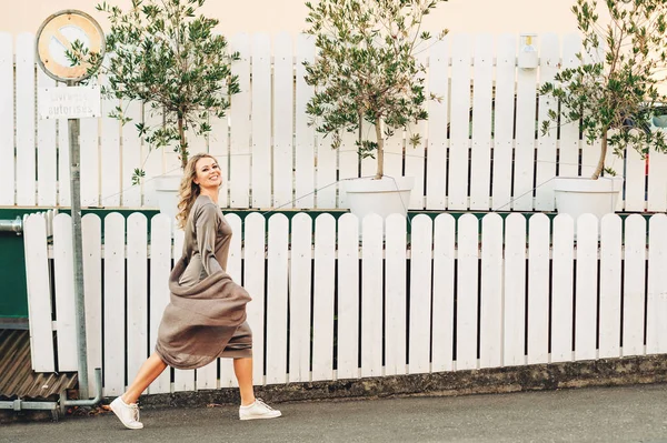 Beautiful Blond Woman Walking Street Wearing Brown Silk Dress Knitted — Stock Photo, Image