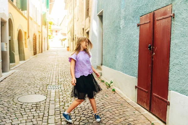 Outdoor Fashion Portrait Funny Preteen Girl Dancing Street — Stock Photo, Image