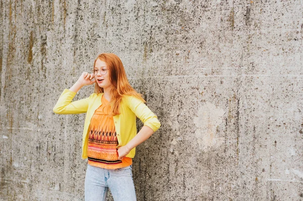 Outdoor Portrait Pretty Little Girl Red Hair Wearing Orange Shirt — Stock Photo, Image