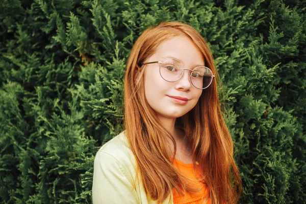 Close Portrait Adorable Red Haired Girl Wearing Glasses — Stock Photo, Image