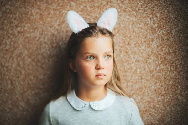 Retrato Niña Adorable Con Orejas Conejo — Foto de Stock