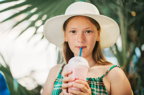 Summer Outdoor Portrait Happy Young Girl Holding Milkshake — Stock Photo, Image