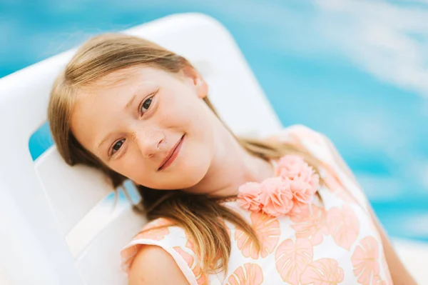 Young Kid Girl Resting Pool Summer Fashion Children — Stockfoto