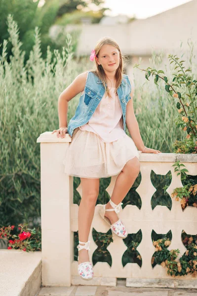 Outdoor Summer Portrait Young Kid Girl Sitting Fence Wearing Denim — Stock Photo, Image